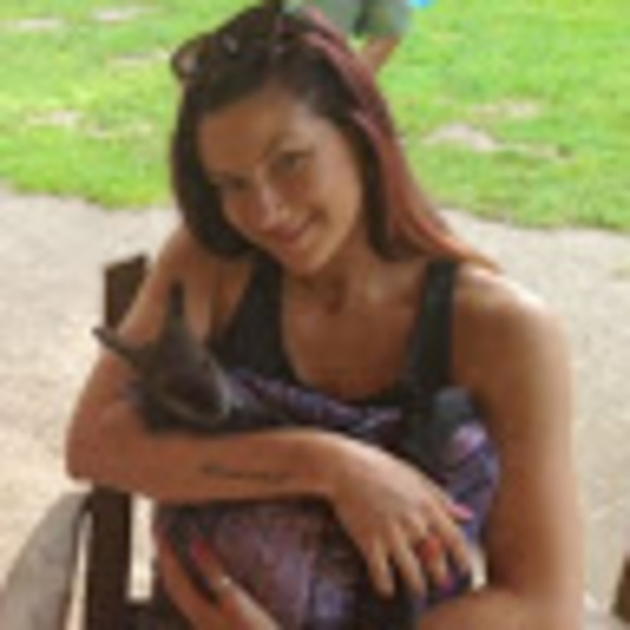 Meet your Posher, Eliane - Picture 1 of 1